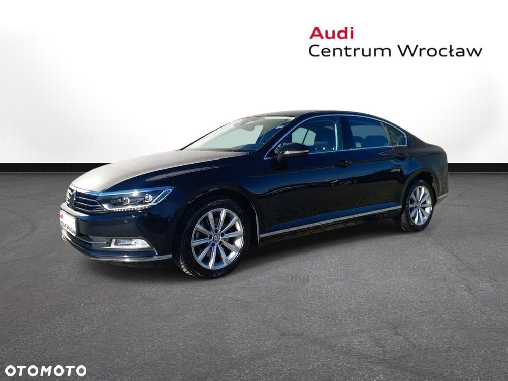 Volkswagen Passat - 1