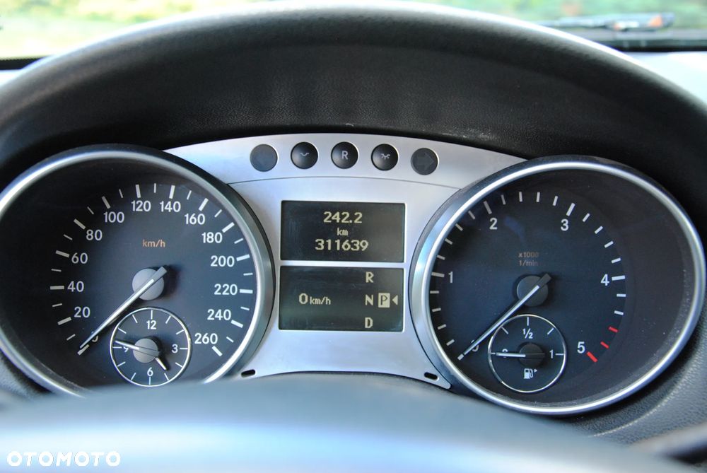 Mercedes-Benz ML - 22