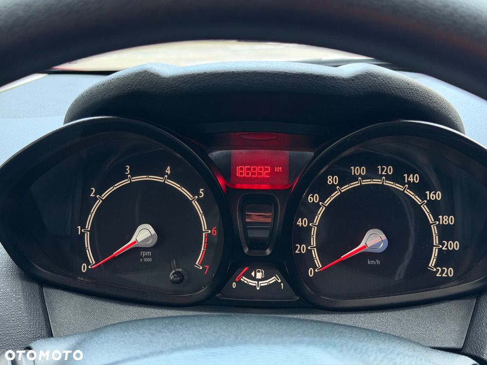 Ford Fiesta 1.25 Trend - 23