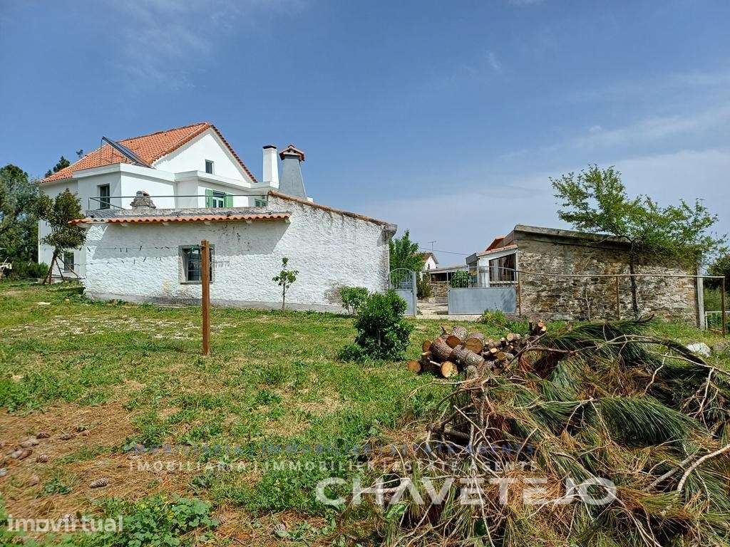 Casa de família renovada com anexos e terreno fértil com bastante á... - Grande imagem: 5/60