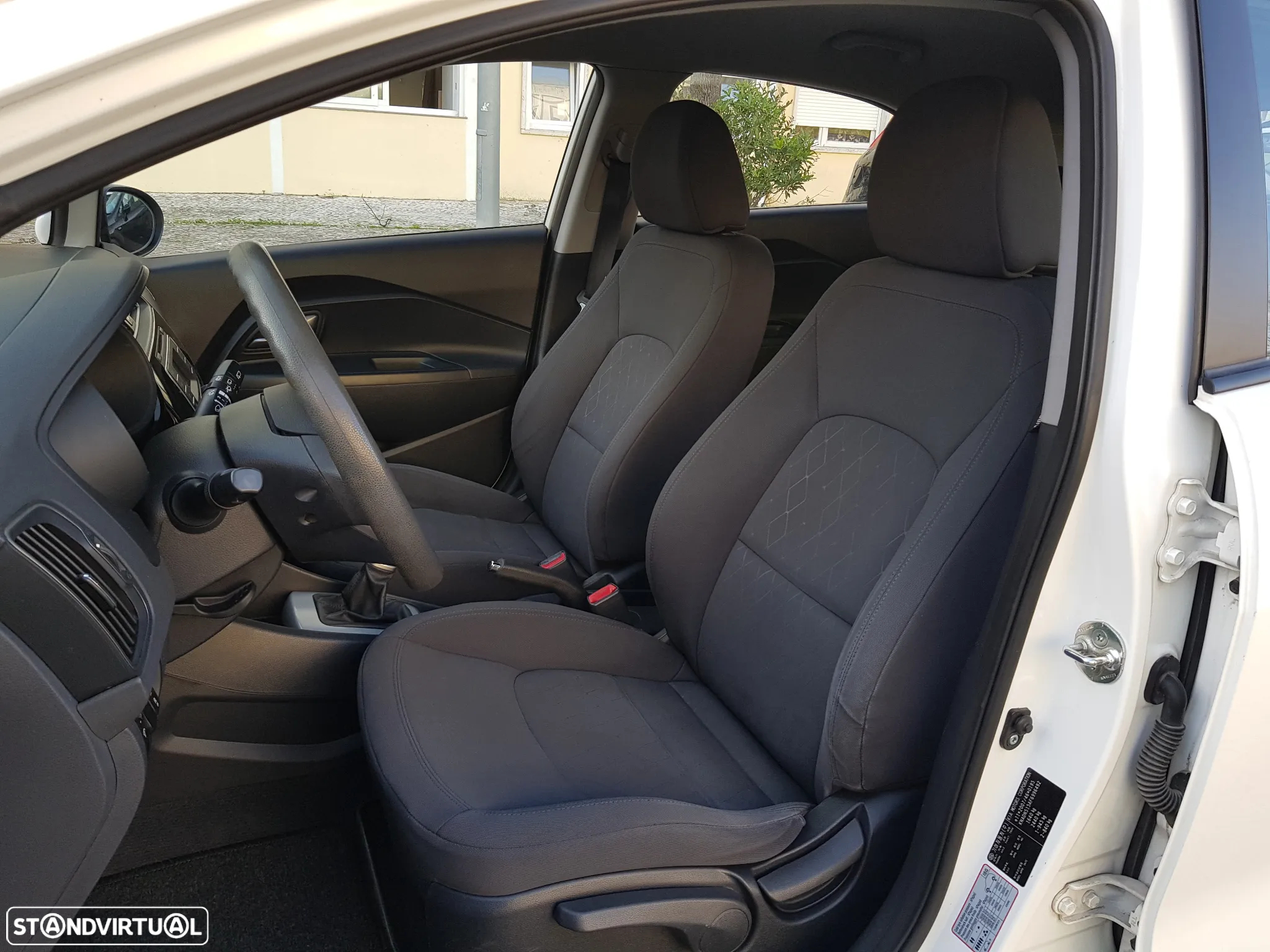 Kia Rio 1.1 CRDi TX ISG - 32