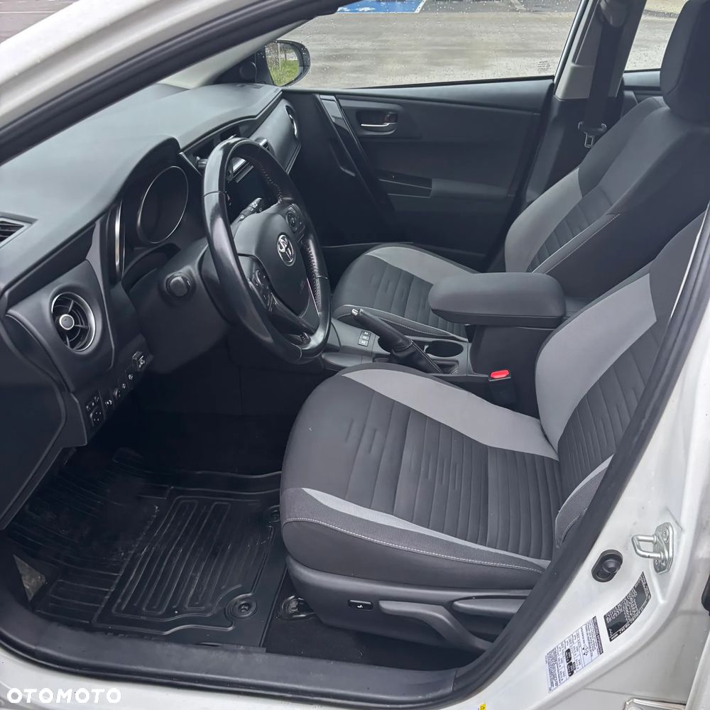 Toyota Auris Hybrid 135 Active - 5