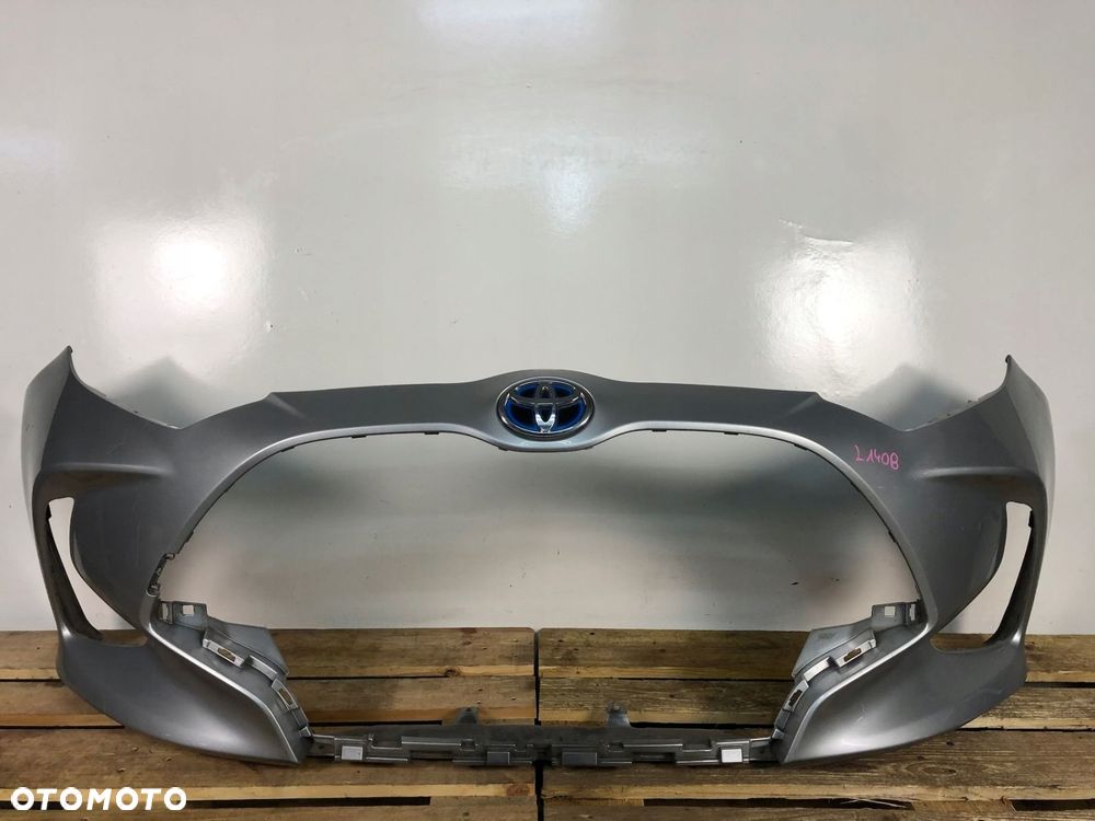 zderzak przód przedni toyota yaris iv 4 2020- + znaczek oryginał cały