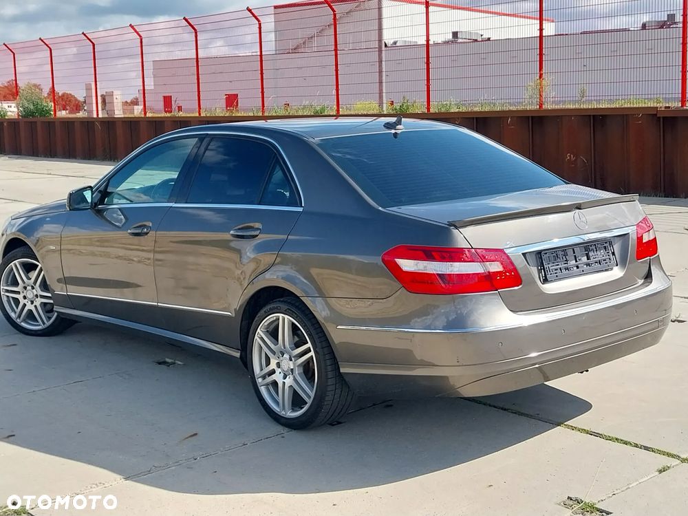 Mercedes-Benz Klasa E 200 BlueTEC 7G-TRONIC Elegance - 4