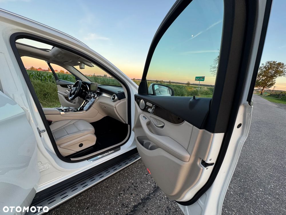 Mercedes-Benz GLC 300 4Matic 9G-TRONIC Exclusive - 20