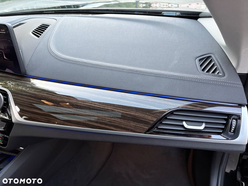 BMW Seria 5 540i xDrive Touring Luxury Line - 29