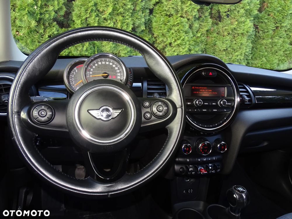 MINI Cooper Essential Trim - 16