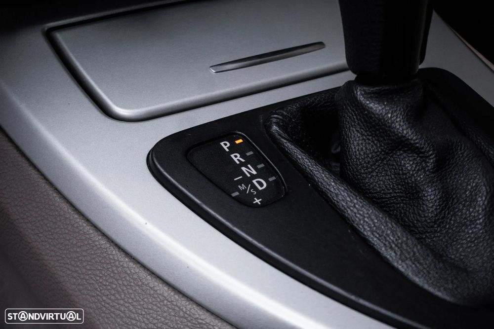 BMW 320 d Auto - 23