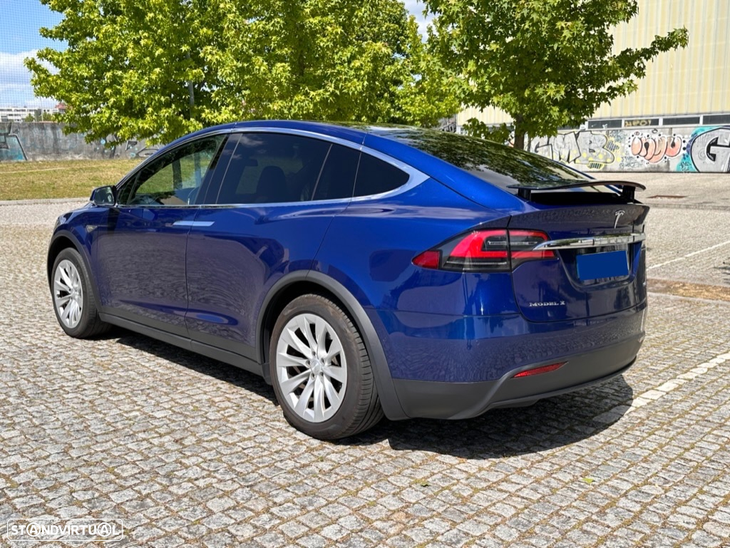Tesla Model X 90D - 20
