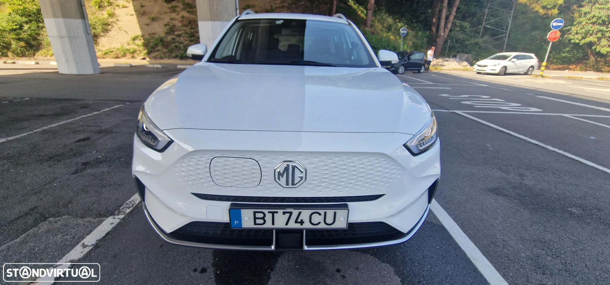 MG ZS EV Standard Luxury - 4