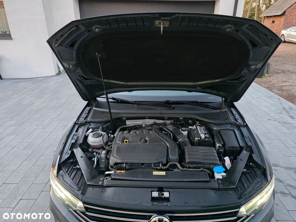 Volkswagen Passat - 32