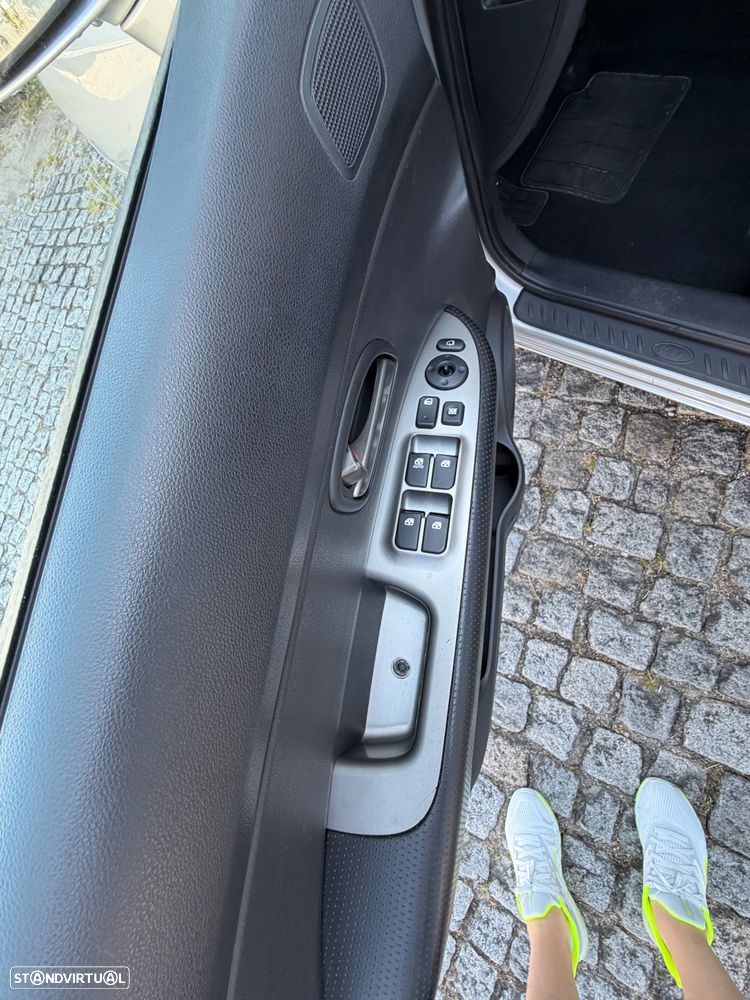 Kia Carens 2.0 CRDi EX - 12