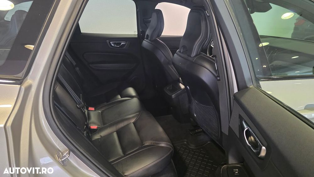 Volvo XC 60 B4 MHEV AT8 AWD R-Design - 11