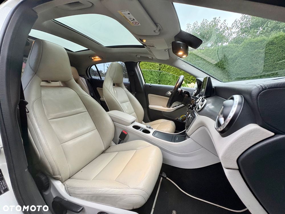 Mercedes-Benz GLA 200 7G-DCT AMG Line - 20