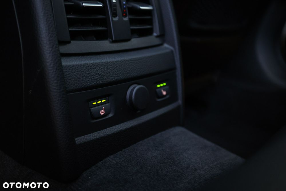 BMW Seria 3 320d Efficient Dynamics Edition Sport Line - 22