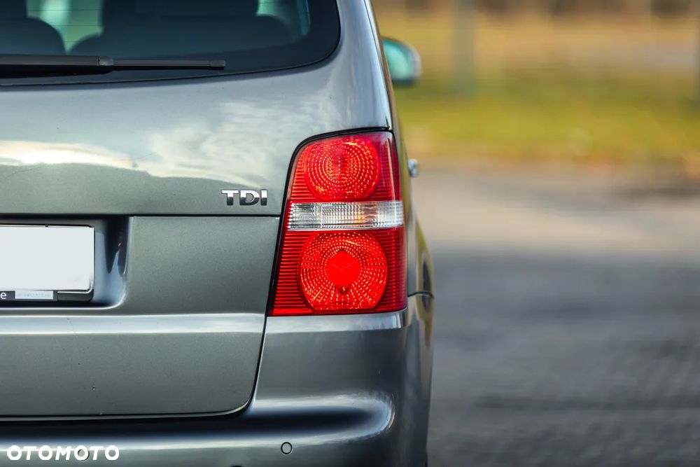 Volkswagen Touran 1.9 TDI DSG Trendline - 13