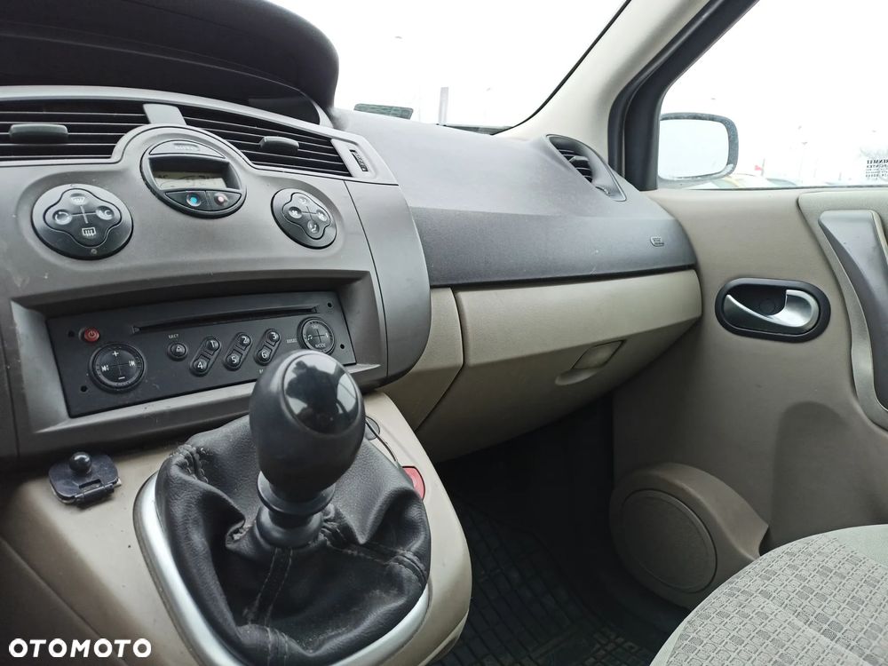 Renault Grand Scenic - 12