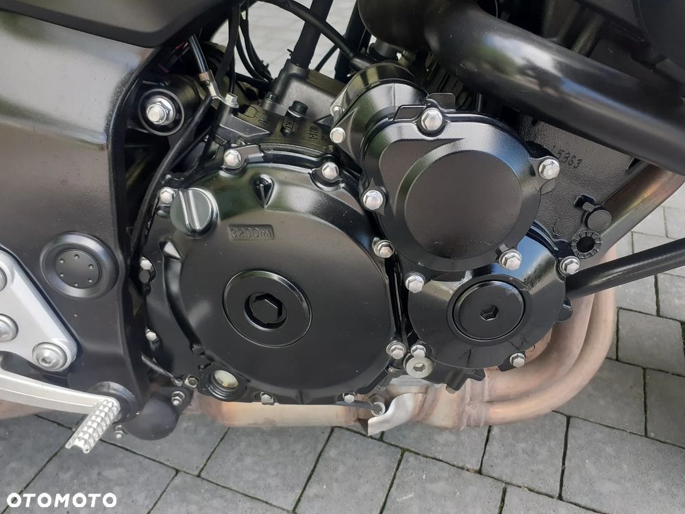 Suzuki GSR - 12