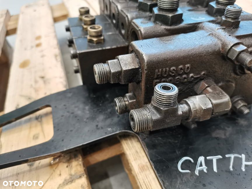 Rozdzielacz hydrauliczny CAT TH 63 - 2