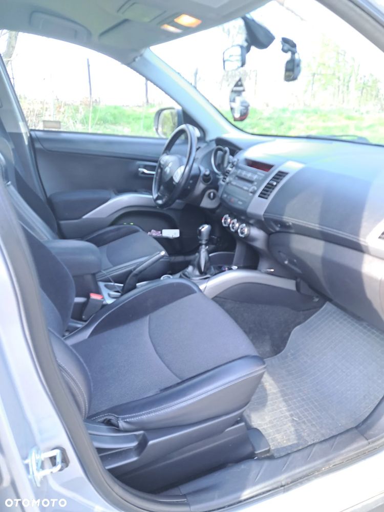Mitsubishi Outlander 2.0 DID Intense + - 9