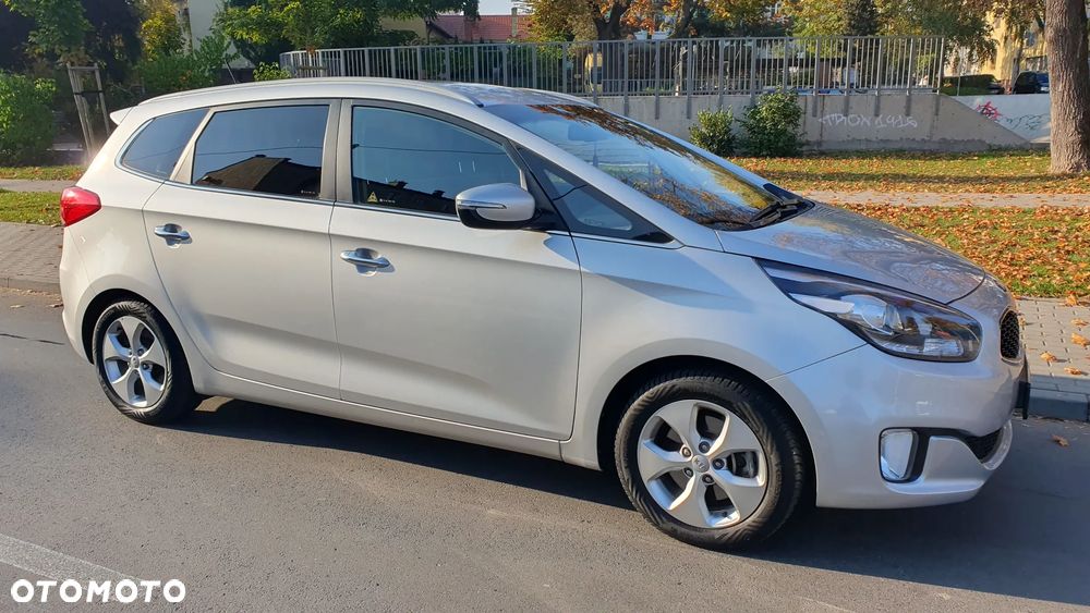 Kia Carens - 11