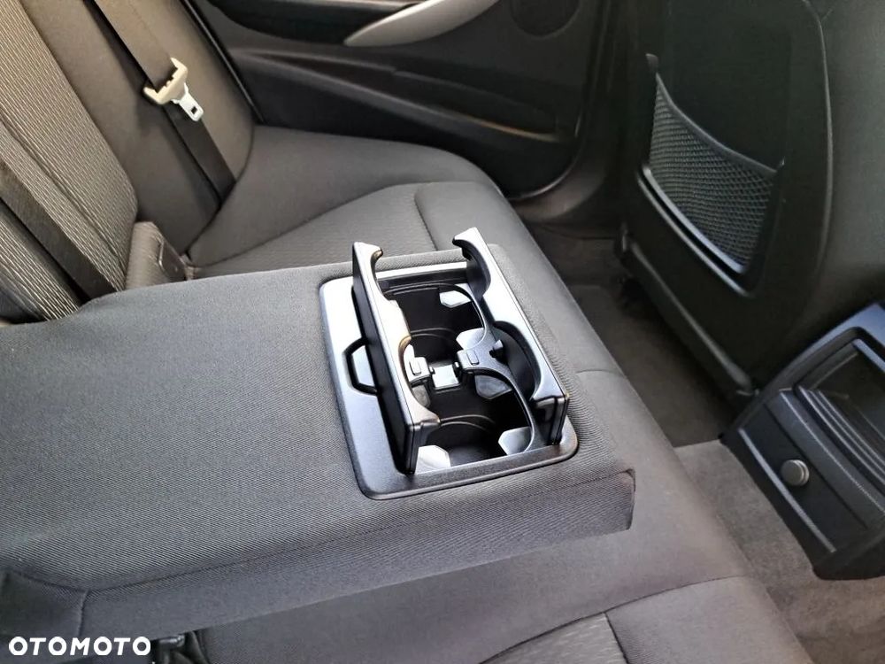 BMW Seria 3 318i GPF Advantage - 27