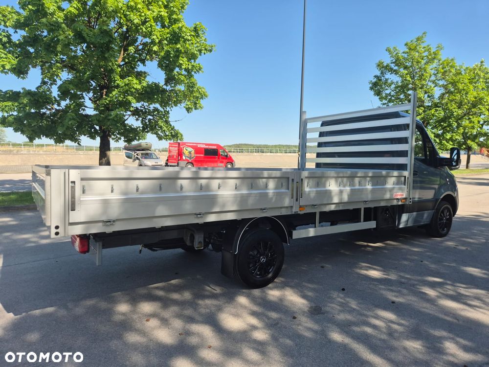 Mercedes-Benz Sprinter - 12