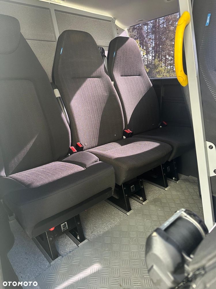 Volkswagen Caravelle 2.0 TDI L2 Highline 4Motion - 9