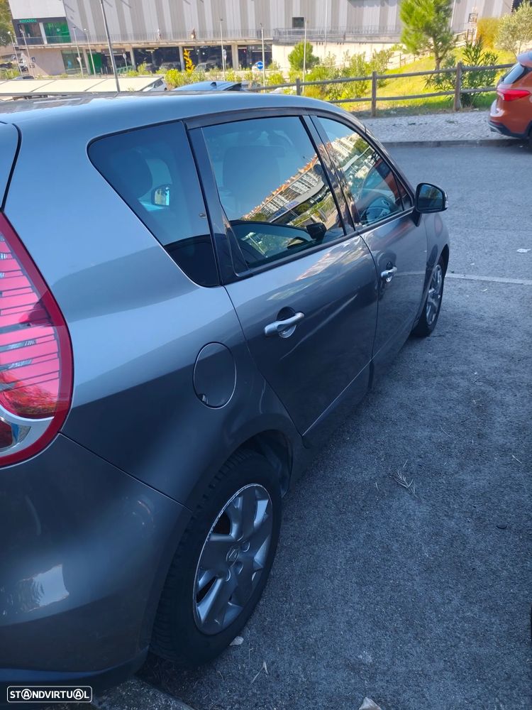 Renault Scenic 2011 photo 3