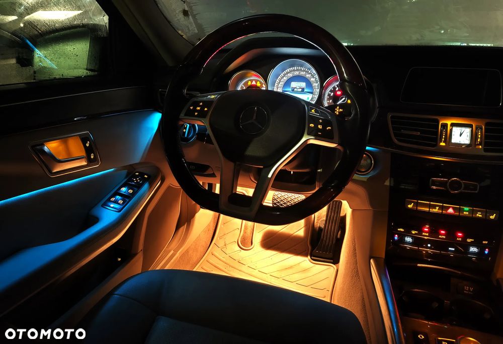 Mercedes-Benz Klasa E 250 Elegance - 36