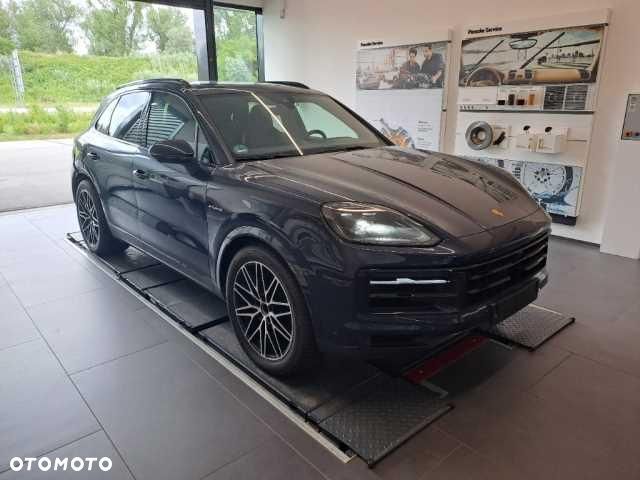 Porsche Cayenne 2023 photo 2