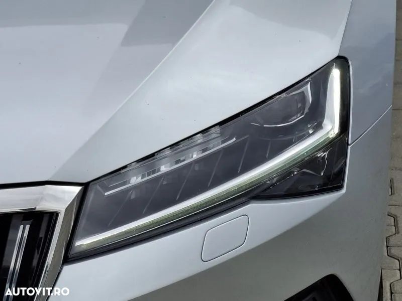 Skoda Superb 2.0 TDI DSG Ambition - 33