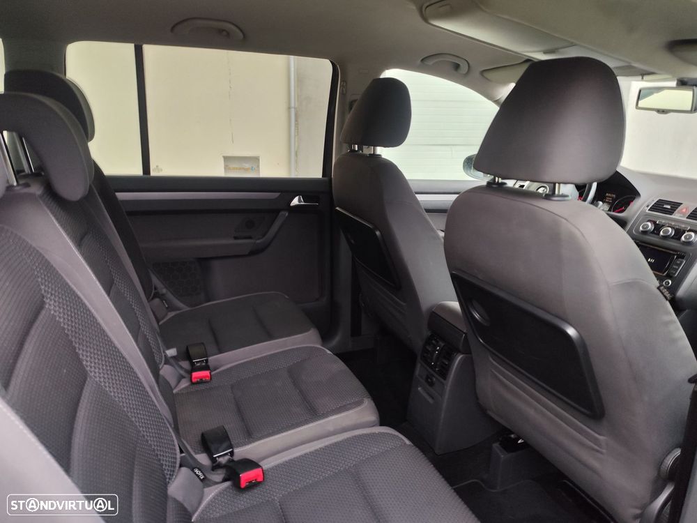 VW Touran 1.6 TDI DPF BlueMotion Highline - 19