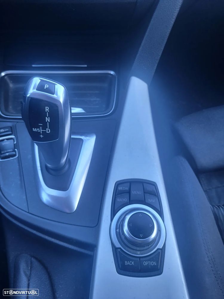 BMW 318 d Touring Aut. Sport Line - 3