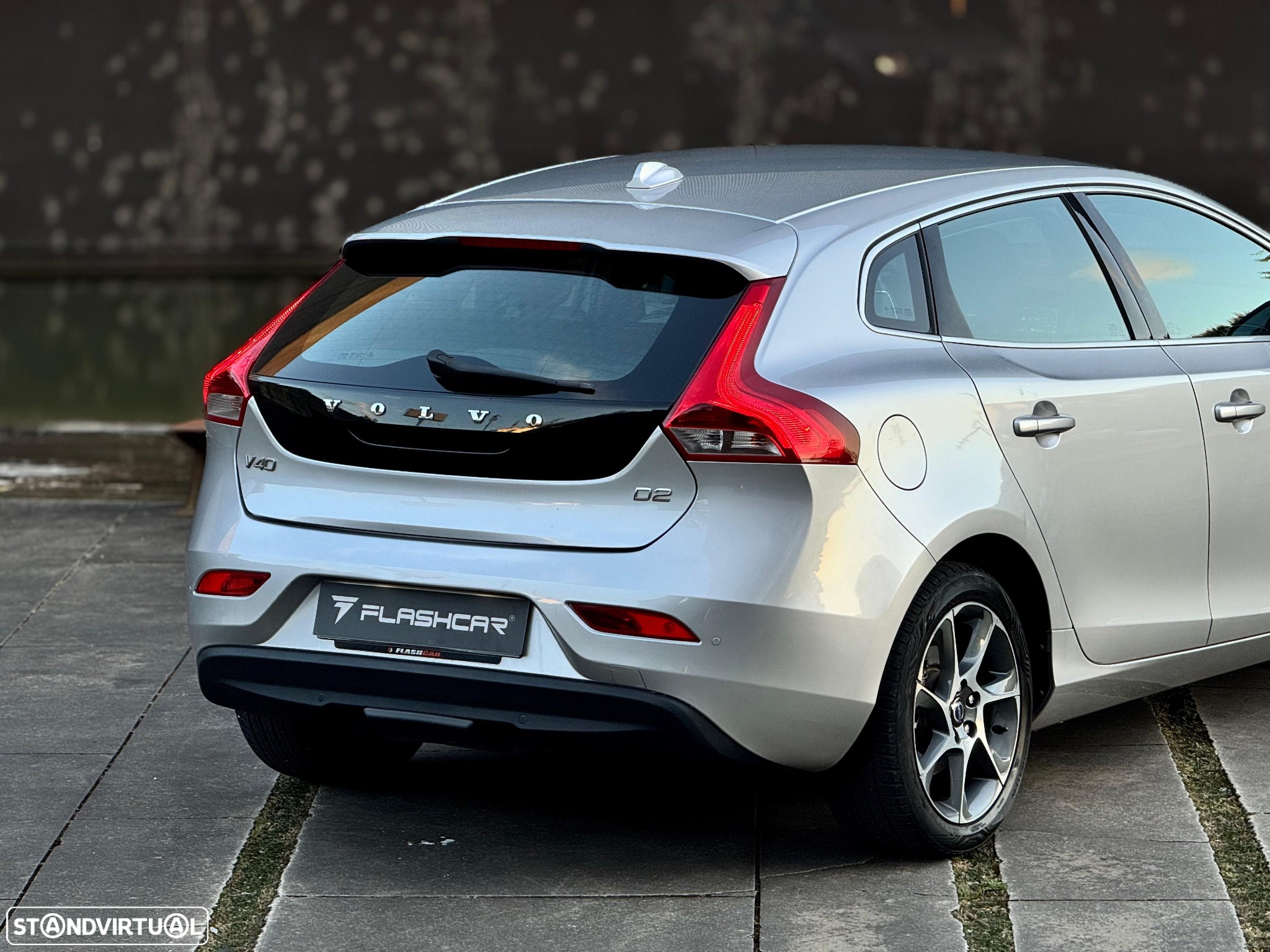 Volvo V40 1.6 D2 R-Design Momentum - 14