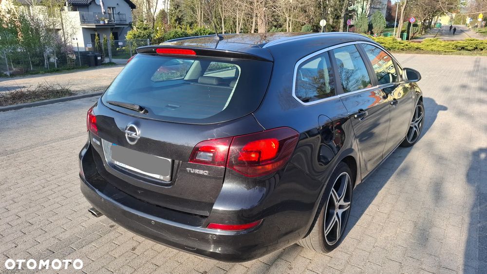 Opel Astra 1.6 Turbo 150 Jahre - 3