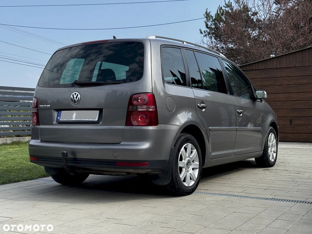Volkswagen Touran 2.0 TDI DPF Highline - 3