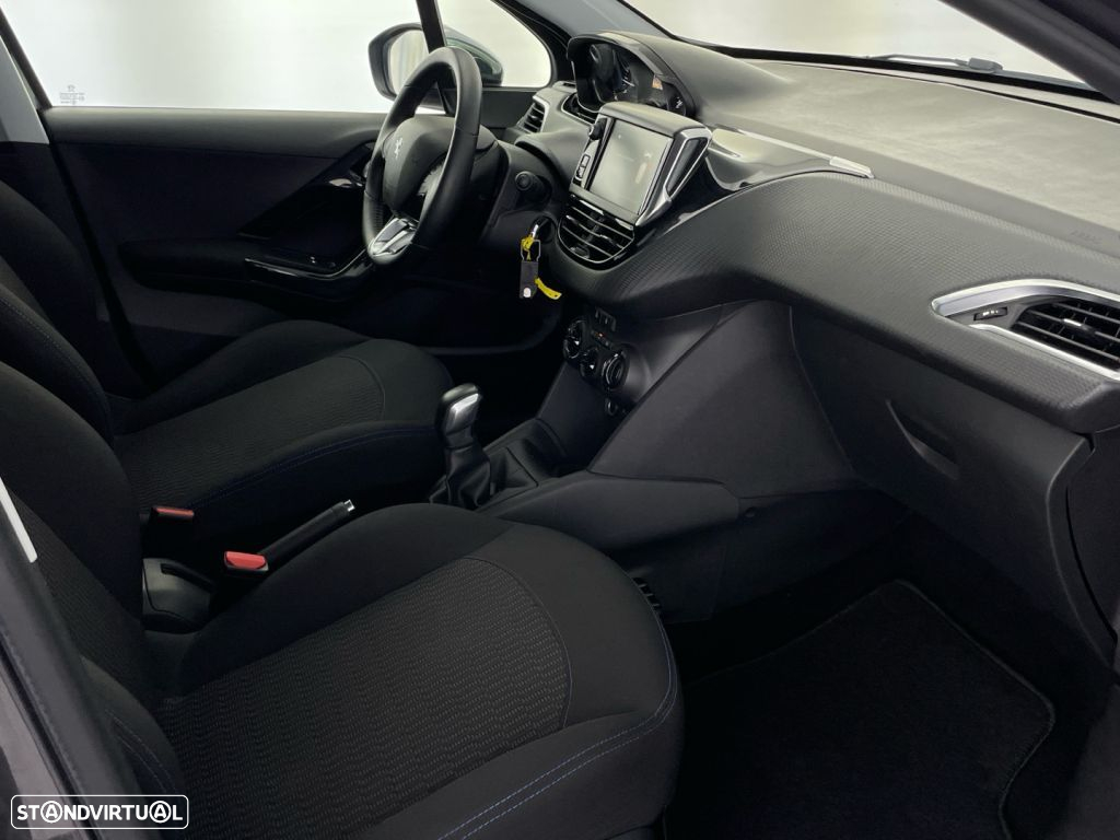 Peugeot 208 1.2 PureTech Signature - 23