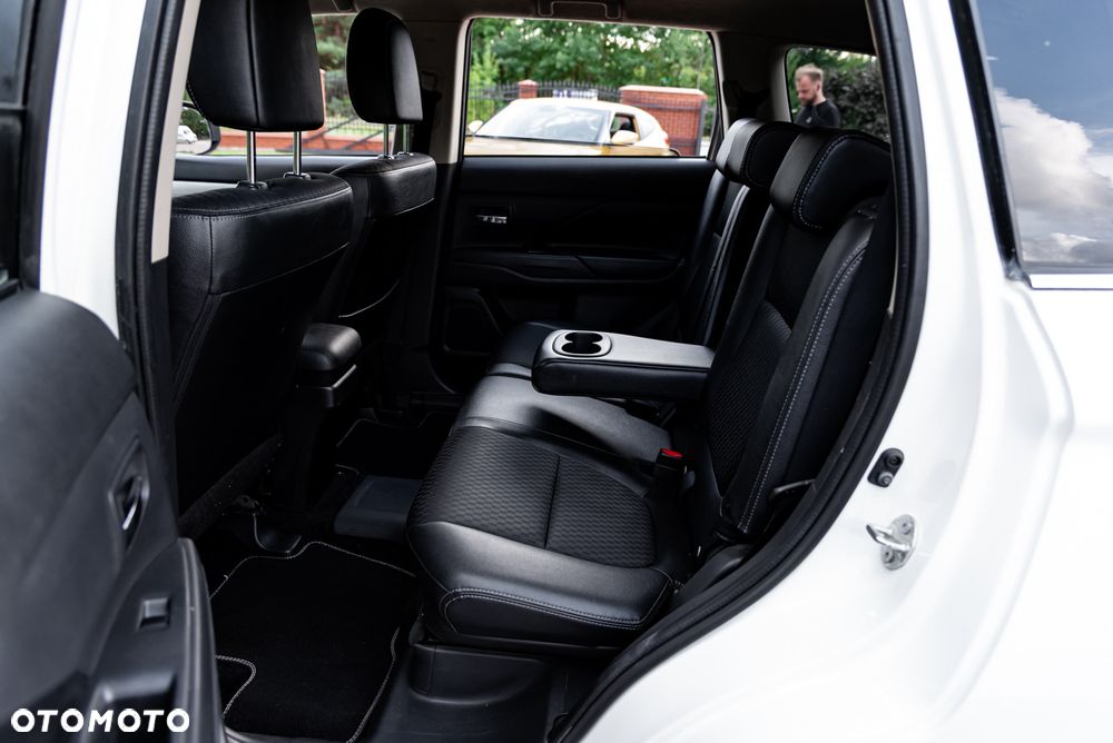 Mitsubishi Outlander Instyle NAVI + - 14