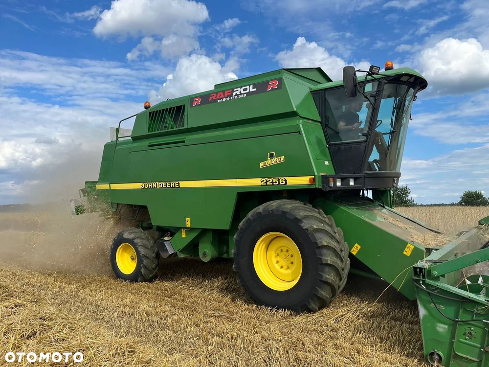 John Deere 2256 HillMaster - 19