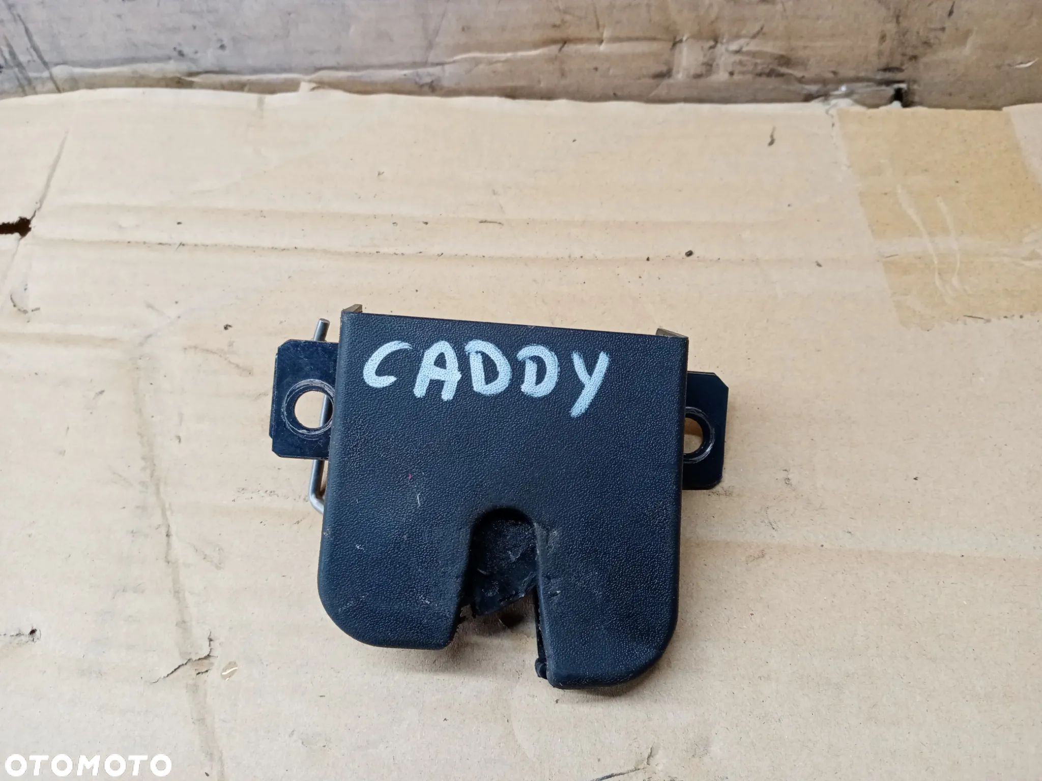 Zamek klapy bagażnika VW Caddy III 2K0827505A - 1