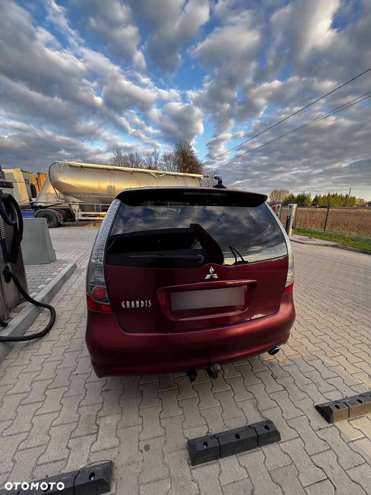 Mitsubishi Grandis 2.4 Intense - 26