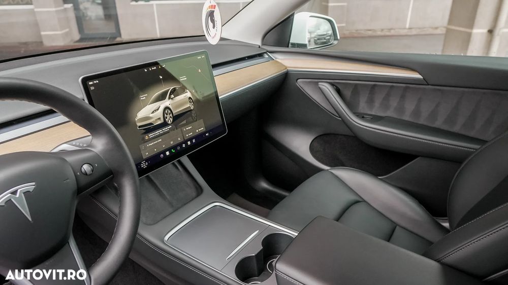Tesla Model Y Long Range Dual Motor AWD - 25
