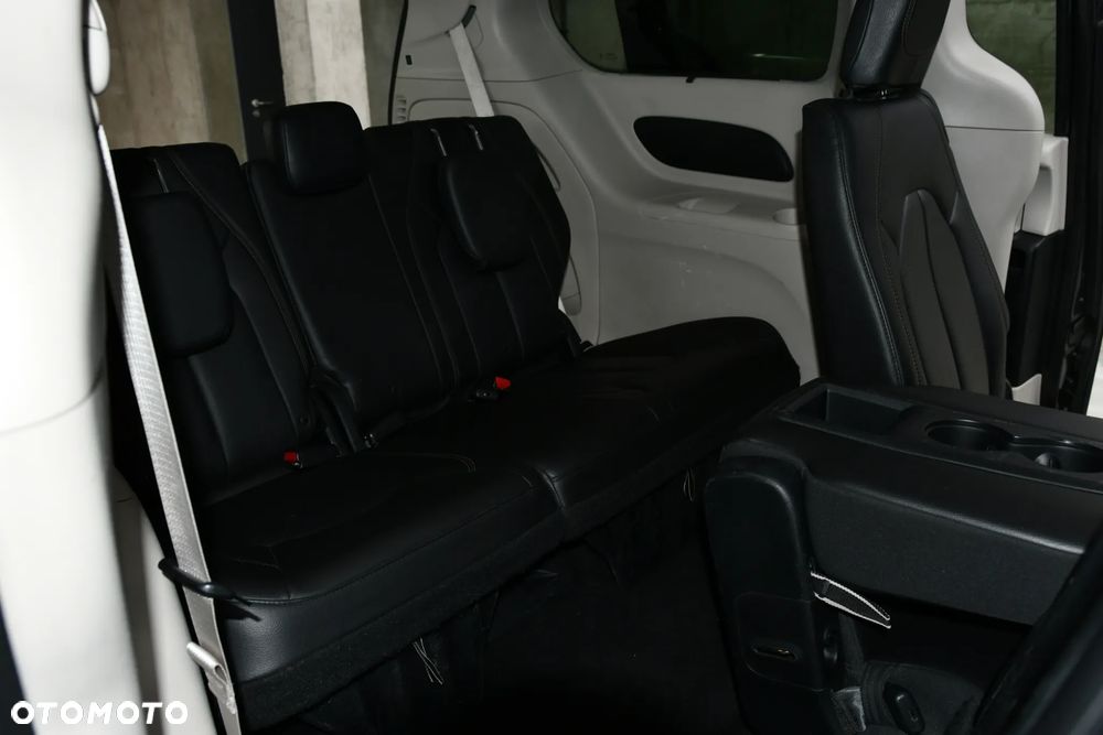 Chrysler Pacifica - 18