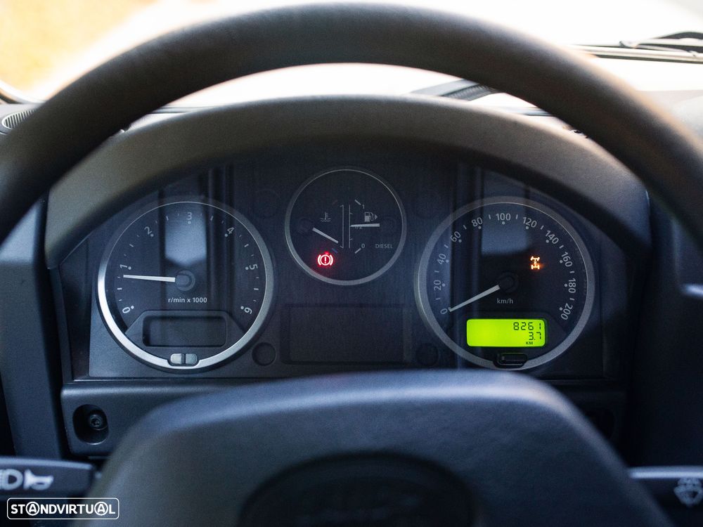 Land Rover Defender 110 SW 2.4 CRD S - 28