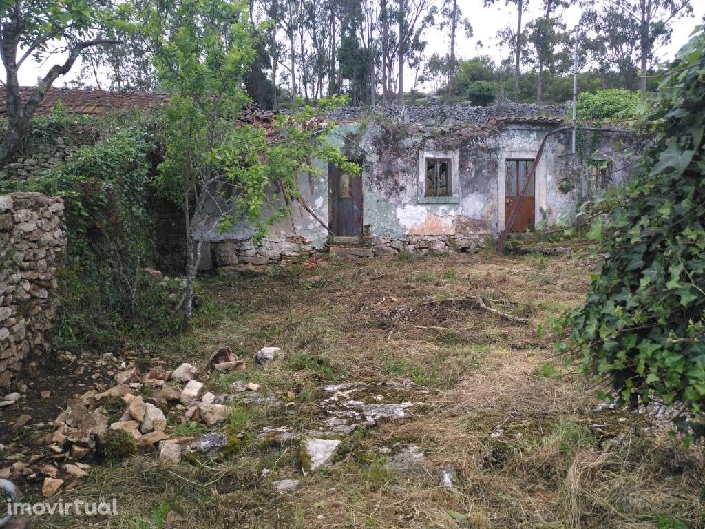 Casa de aldeia, inserida em quinta, com vista para a Serra - Grande imagem: 2/37