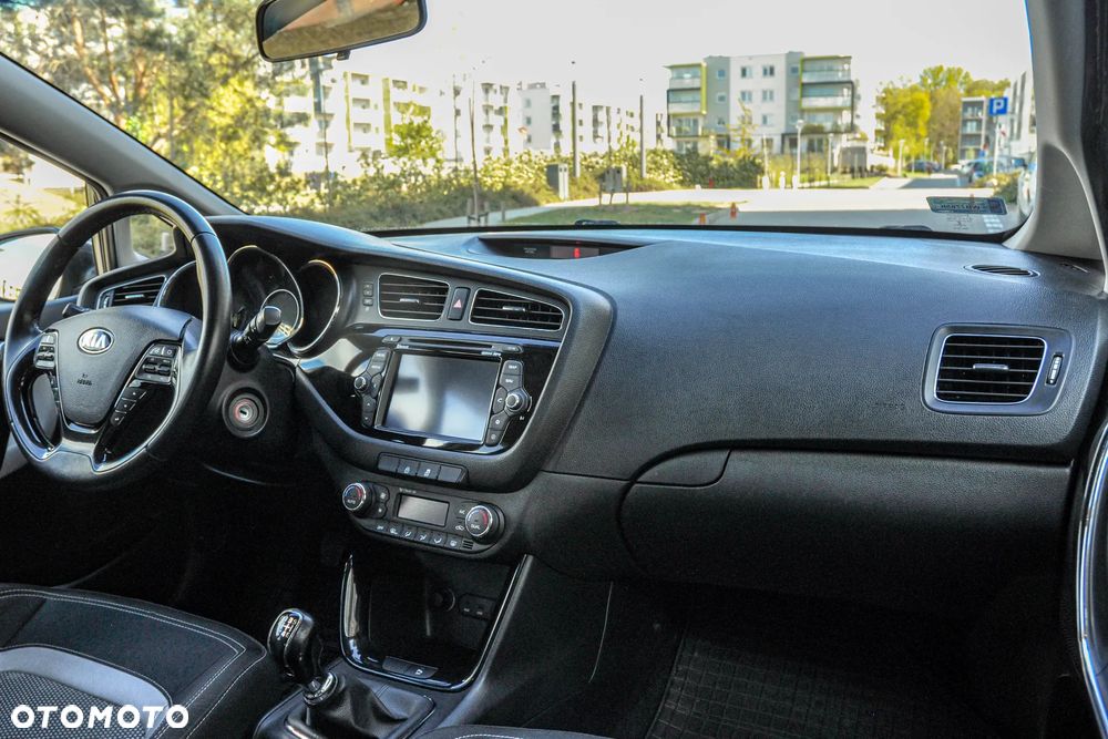 Kia Ceed - 10