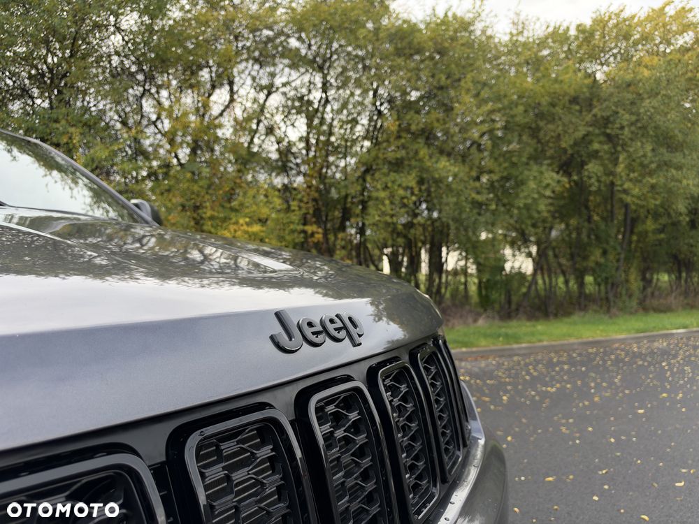 Jeep Grand Cherokee - 25