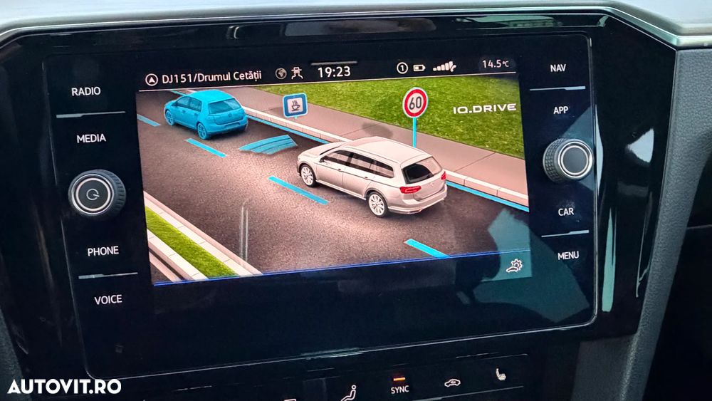 Volkswagen Passat 2.0 TDI DSG Highline - 25