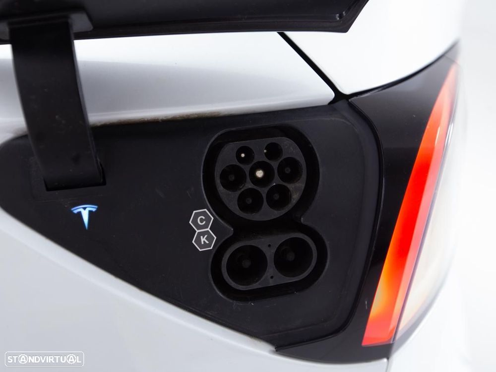 Tesla Model Y Long Range Dual Motor AWD - 16